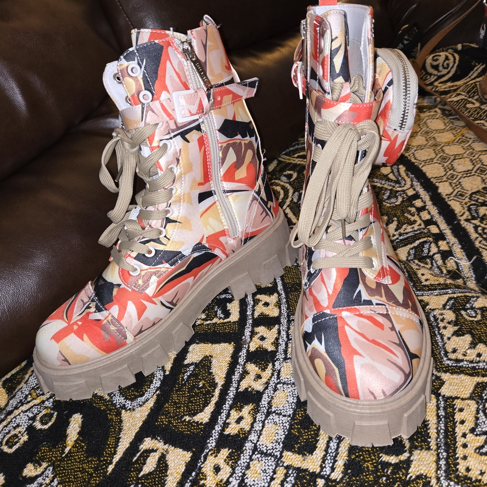 Cape Robbon MonaLisa Combat Boots